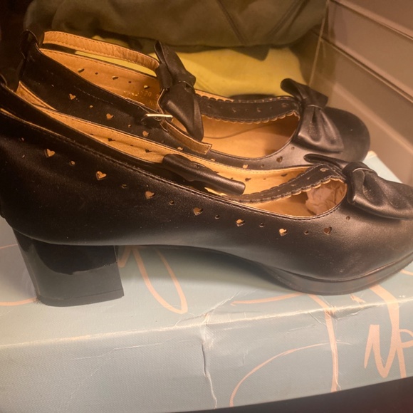 GETMOREBEAUTY BLACK HEELS - Picture 6 of 6